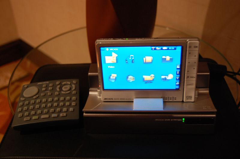 Illustration for article titled First Hands-On with Archos 605 Wi-Fi CinemaNow Downloading PMP